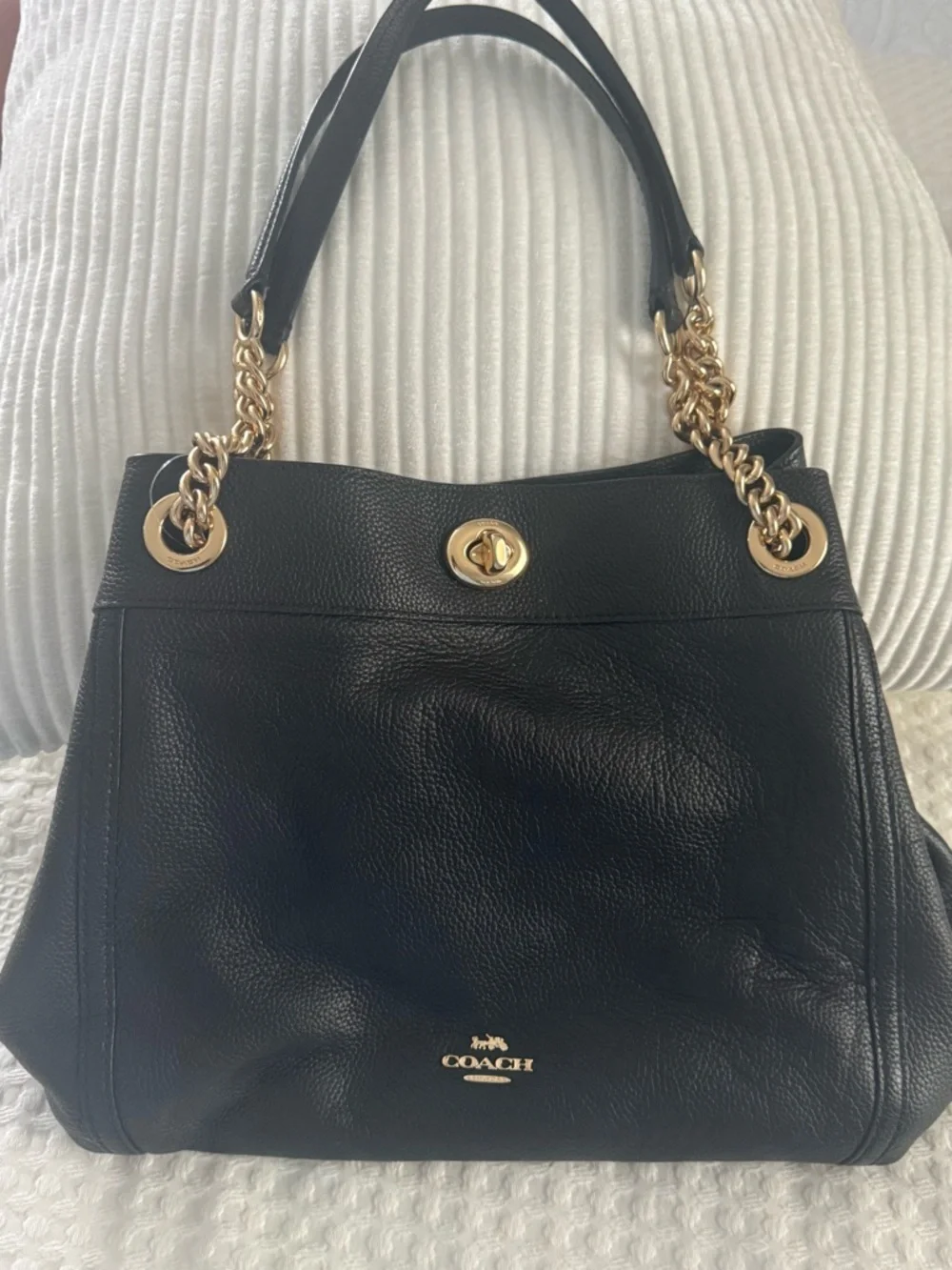 Coach Black Pebbled Leather Shoulder Bag with Gold Hardware - Picture 5 of 16
